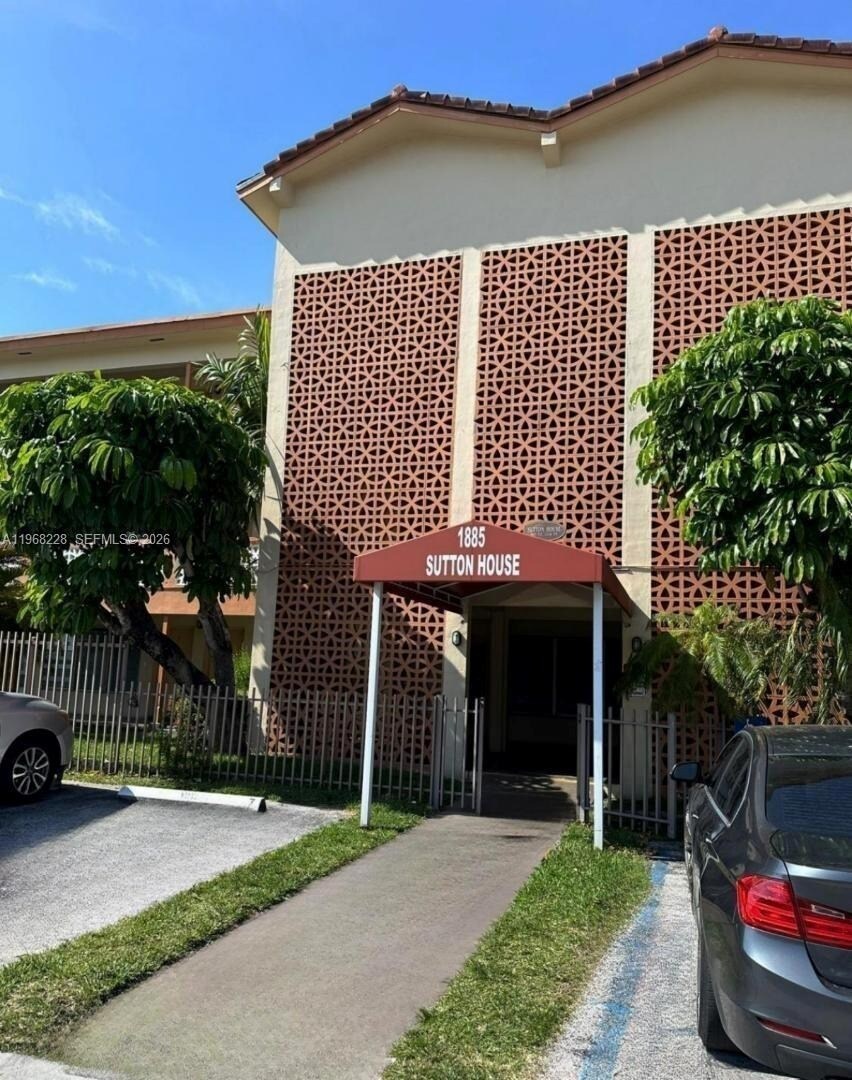 Building Photo - 1885 NE 121st St