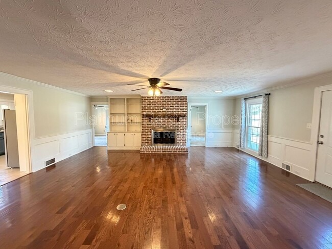 Building Photo - 2396 Hidden Ln