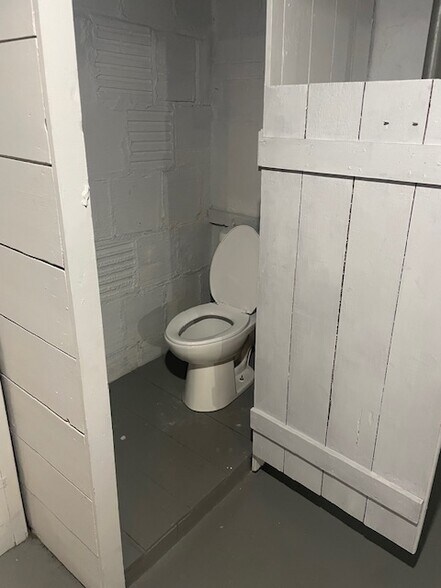 Toilet in unfinished basement - 6618 Minne Lusa Blvd