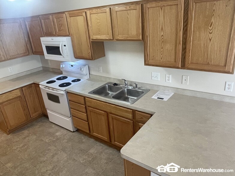 Building Photo - 2457 Yellowstone Dr