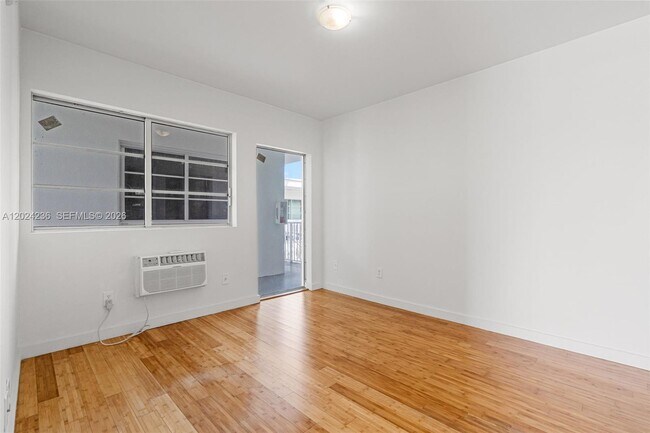 Building Photo - 7950 Tatum Waterway Dr