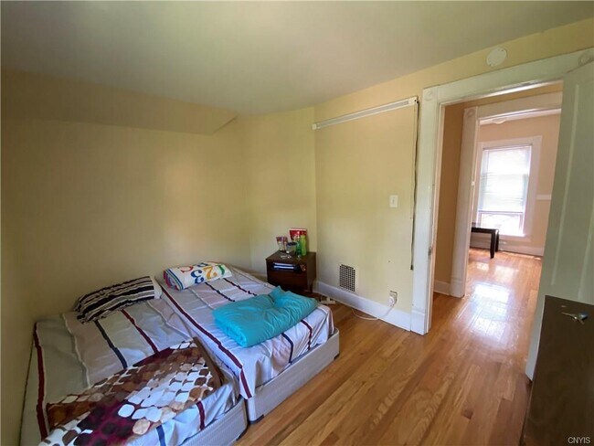 Building Photo - 208 Bassett St