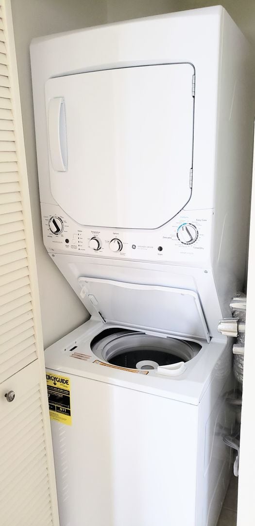 Building Photo - Summer Palace, Ala Moana, 1 Bedroom 1 Bathroom 1 Covered Parking Condominium Ocean View