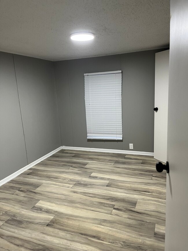 Building Photo - 525 Burmaster Dr