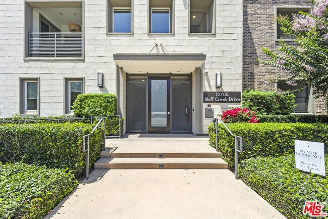 Building Photo - 12705 Bluff Creek Dr