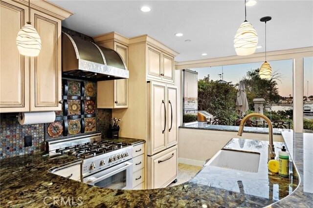 Building Photo - 900 E Balboa Blvd