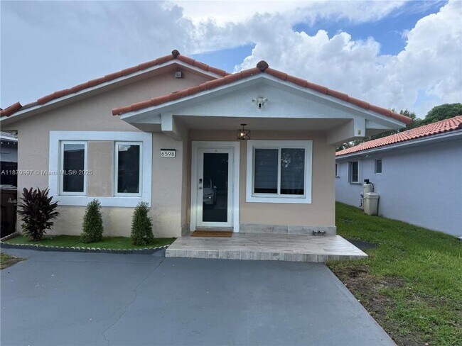 Primary Photo - 3 bedroom in Hialeah FL 33016