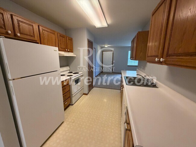 Building Photo - 712 Elm-W