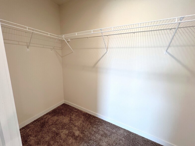 Building Photo - 5355 Coventry Dr