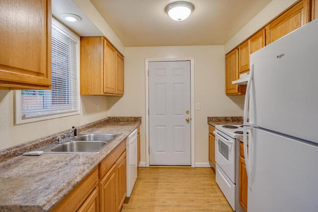 Building Photo - 13817 NE 35th Cir