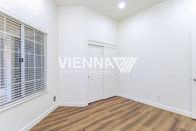 Building Photo - 1418 Lorimer Way