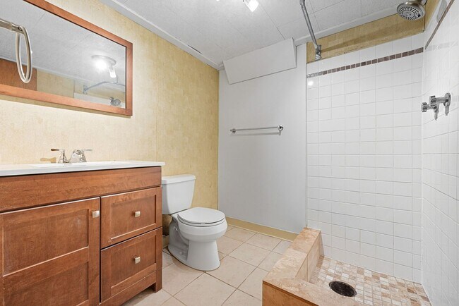 Building Photo - 3070 Reed St