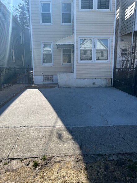 Building Photo - 462 S 7th Ave