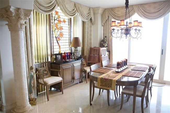 Building Photo - 3200 N Ocean Blvd