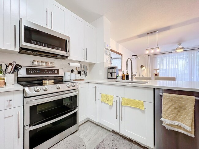 Building Photo - 9880 Porta Leona Ln