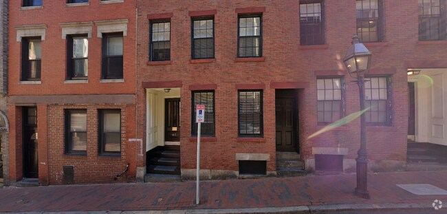 Building Photo - 61 Joy St