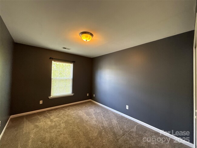 Building Photo - 4819 Abercromby St