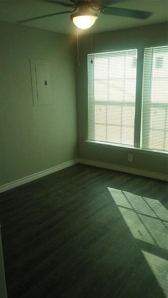 Building Photo - 1410 Joplin St