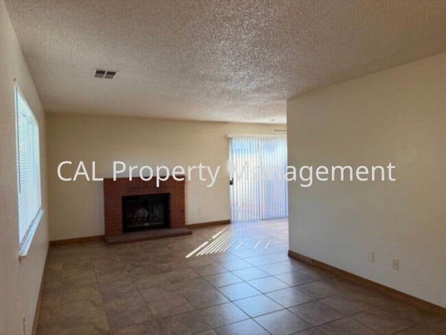 Building Photo - Northgate Village Condo 2 Bed/1 Bath!