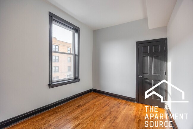 Building Photo - 2842 W Augusta Blvd