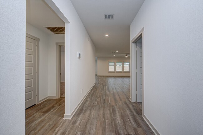 Building Photo - 1203 Hyde Lk Ln