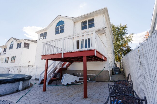 Building Photo - 599 Wilson Ave