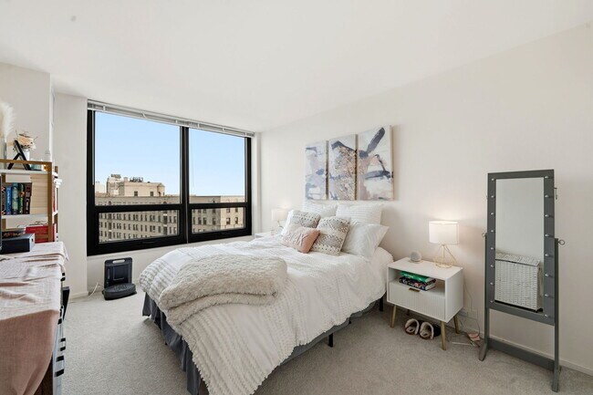 Building Photo - 2020 N Lincoln Park W