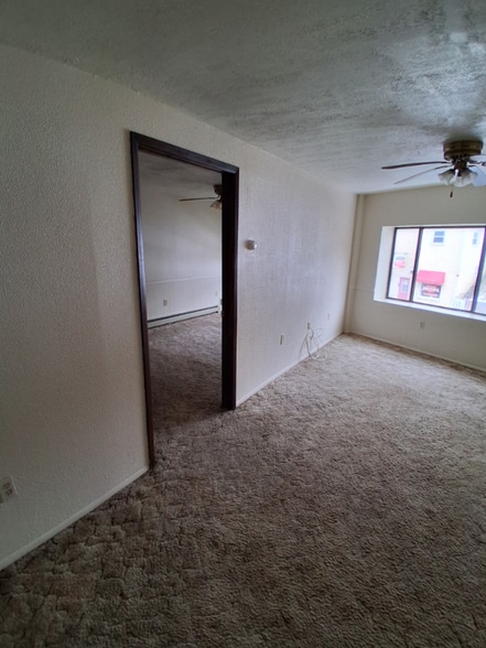 Building Photo - 615 Duss Ave