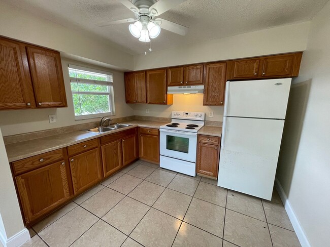 Building Photo - ANNUAL RENTAL - POINCIANA-1 BED/1 BATH