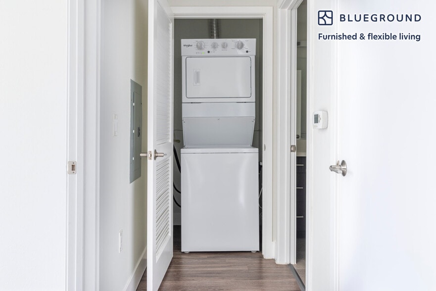 Building Photo - 3889 Artist Walk Common