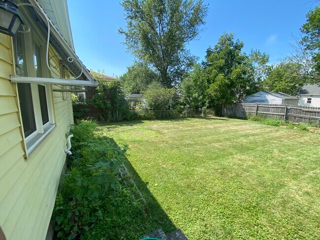 Building Photo - 406 Callodine Ave