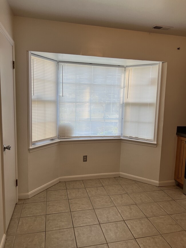 Building Photo - 5827 Suitland Rd