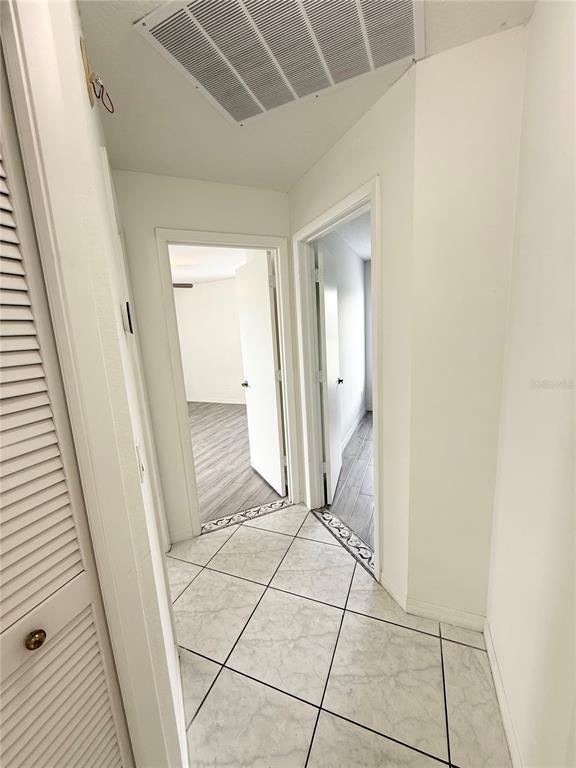 Building Photo - 2401 Rolling Broak Dr