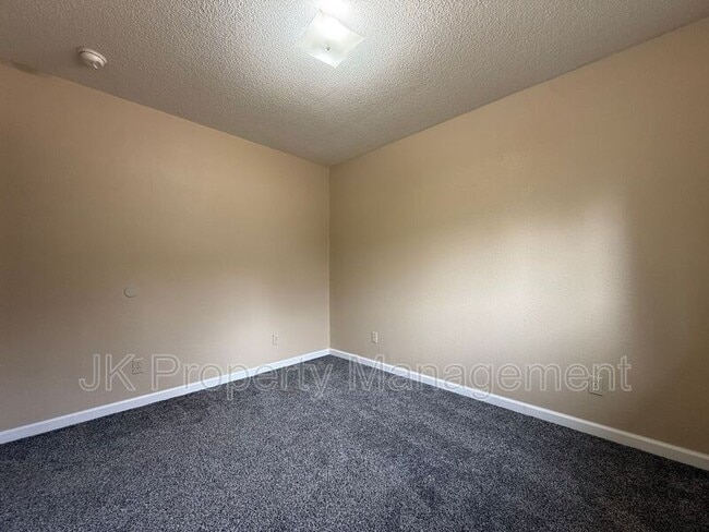 Building Photo - 3108 9th Ave N