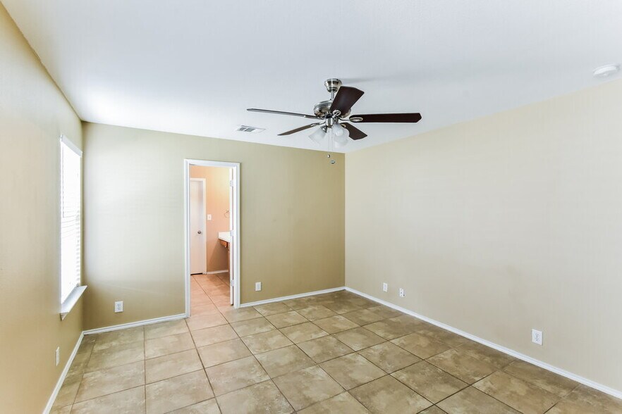 Building Photo - 4902 Dahlia Terrace