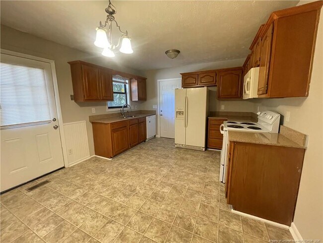 Building Photo - 6916 Kizer Dr