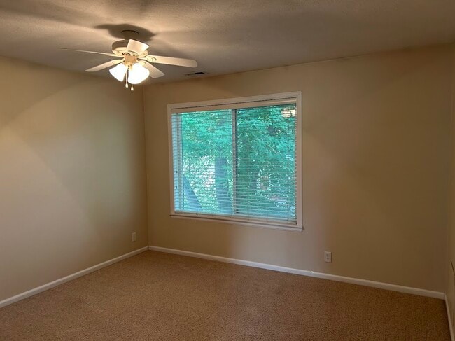 Building Photo - 686 E Union Garden Ct S