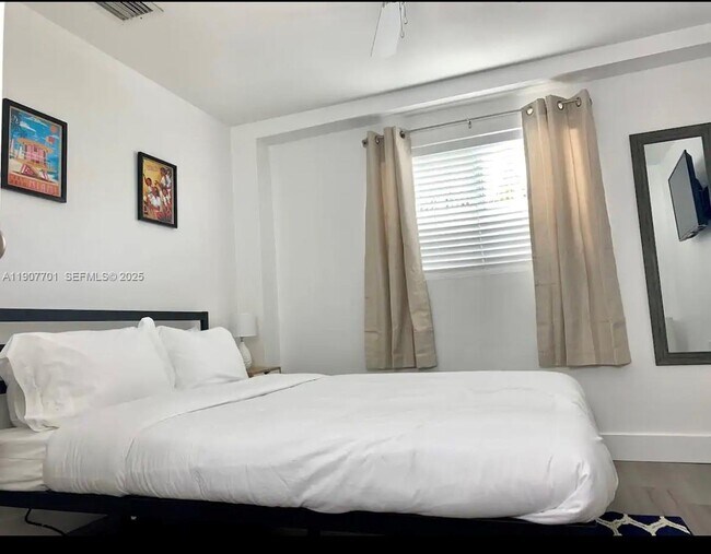 Building Photo - 821 SW 2nd St