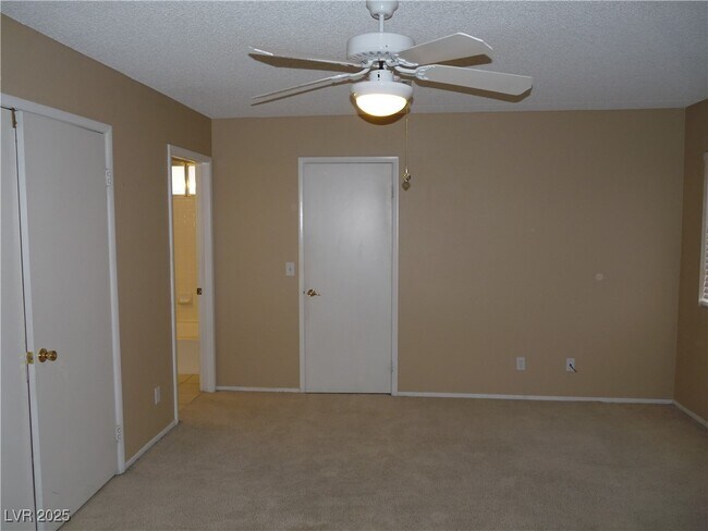 Building Photo - 912 Crowfoot