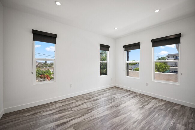Building Photo - 1023 Tremont St