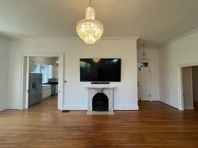 Building Photo - Charming 3 Bed 3.5 Bath home in Southwest ...