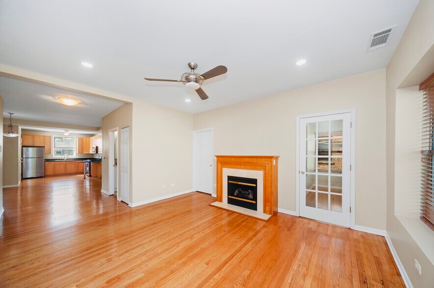 Building Photo - 1243 W Rosemont Ave