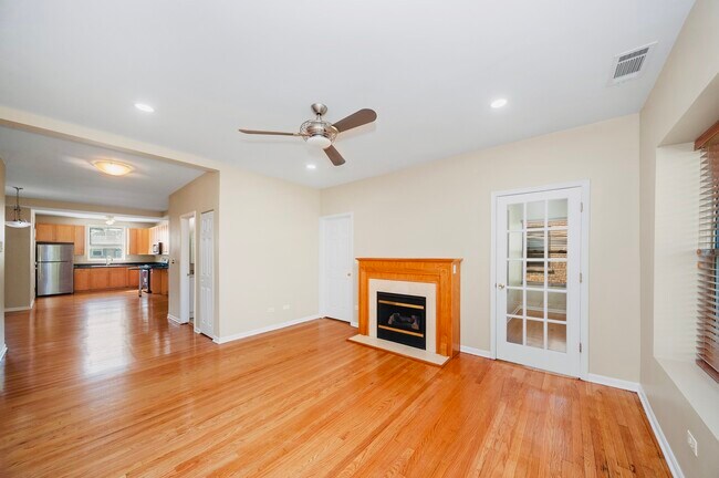 Building Photo - 1243 W Rosemont Ave