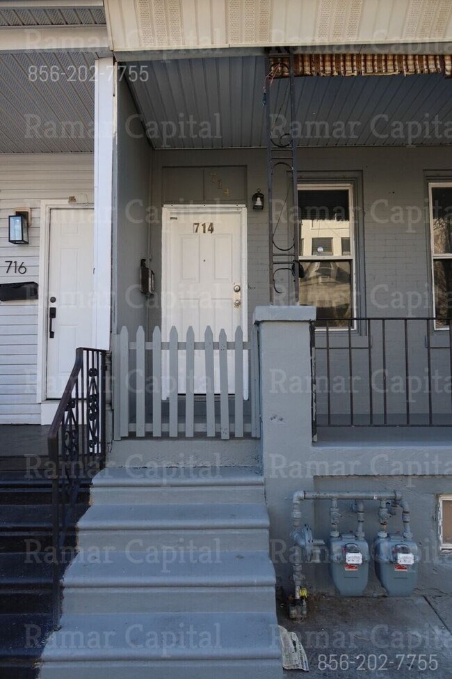 Building Photo - 714 Vine St