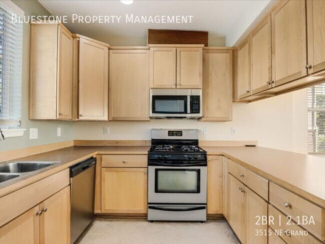 Building Photo - 3515 NE Grand-
