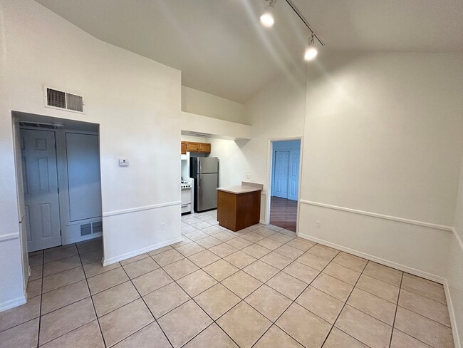 Building Photo - Historic District 2 bed 1 bath & Large Storage Unit near Friendship Garden of PHX