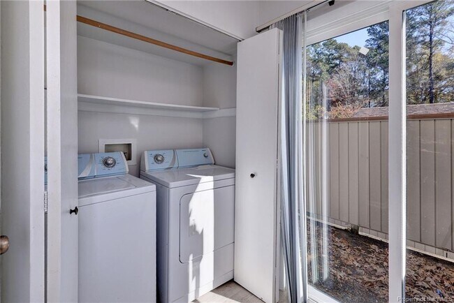 Building Photo - 8 Spring W