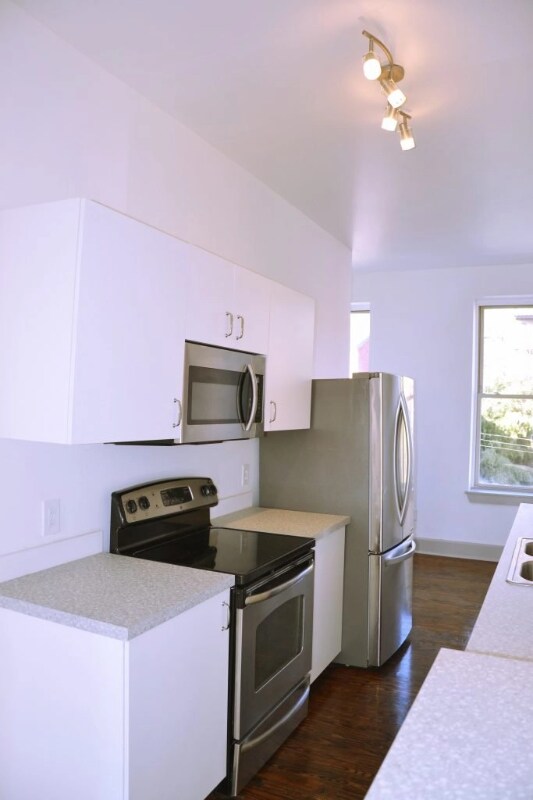 Building Photo - 445 W McMicken Ave