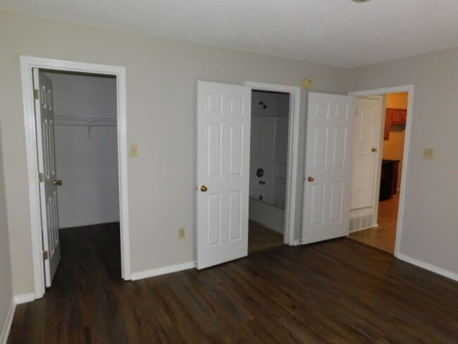 Building Photo - 1125 McGowan Dr