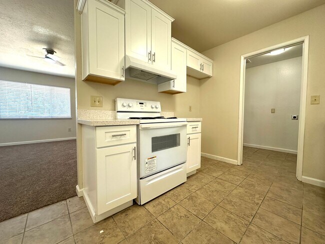 Building Photo - 525 Downing Ln